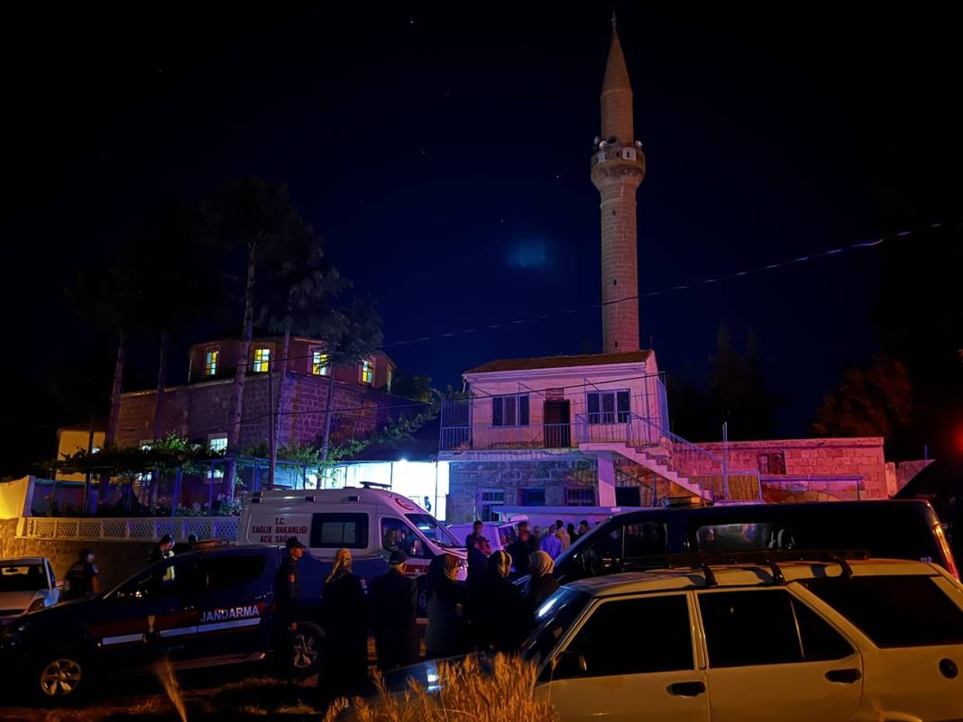 Cami cemaatine bıçaklı saldırı: 2 ölü 1